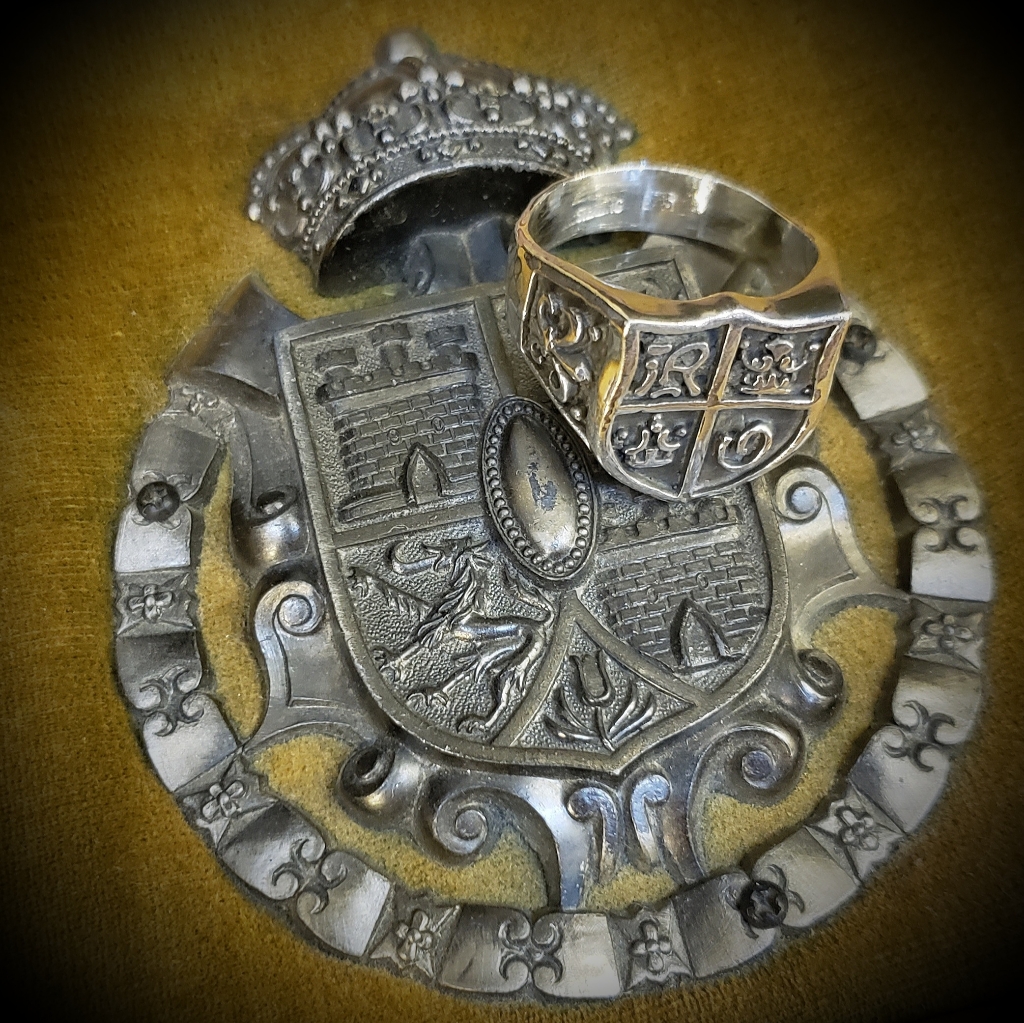 Fantasy Crest Ring